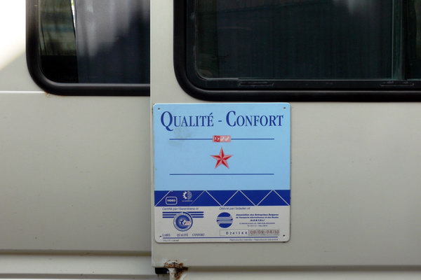 Сертификат качества на двери туристического автобуса