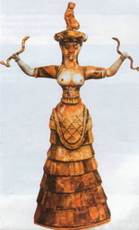 Богиня зі зміями (Археологічний музей Іракліона). Критянки у мінойські часи ходили "топ-лесс". Наші туристки можуть уподібнитися їм на пляжах. Тільки не варто лякати острів'ян - у них доволі сувора мораль