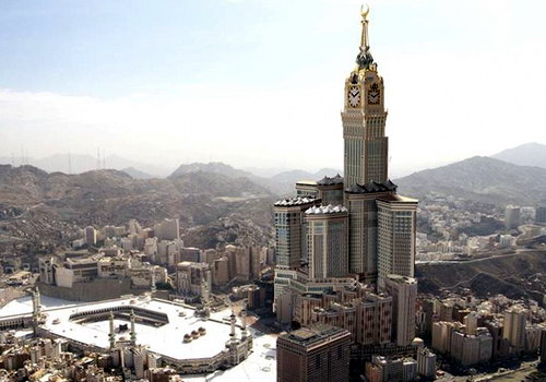 Часовая Королевская башня в Саудовской Аравии