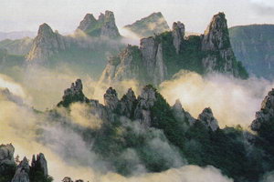 Самые высокие и живописные горы своего полуострова корейцы любовно называют алмазными