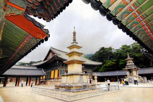 В Южной Корее прекрасно сохранились королевские дворцы, сады, храмы, старинные пагоды и святилища