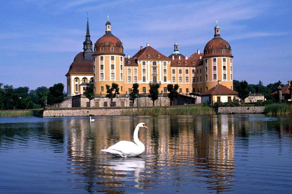 Замок Морицбург в Германии