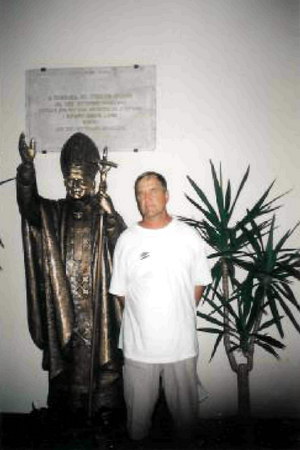 Бронзовая скульптура Римскому Папе Яну Павлу ІІ
