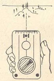 компас выносят перед грудью в правой согнутой руке