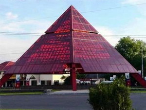 красная пирамида