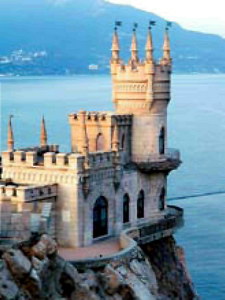 Замок «Ласточкино гнездо» - традиционный символ Крыма