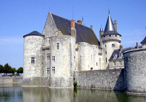 Замок Сюллі-сюр-Луар